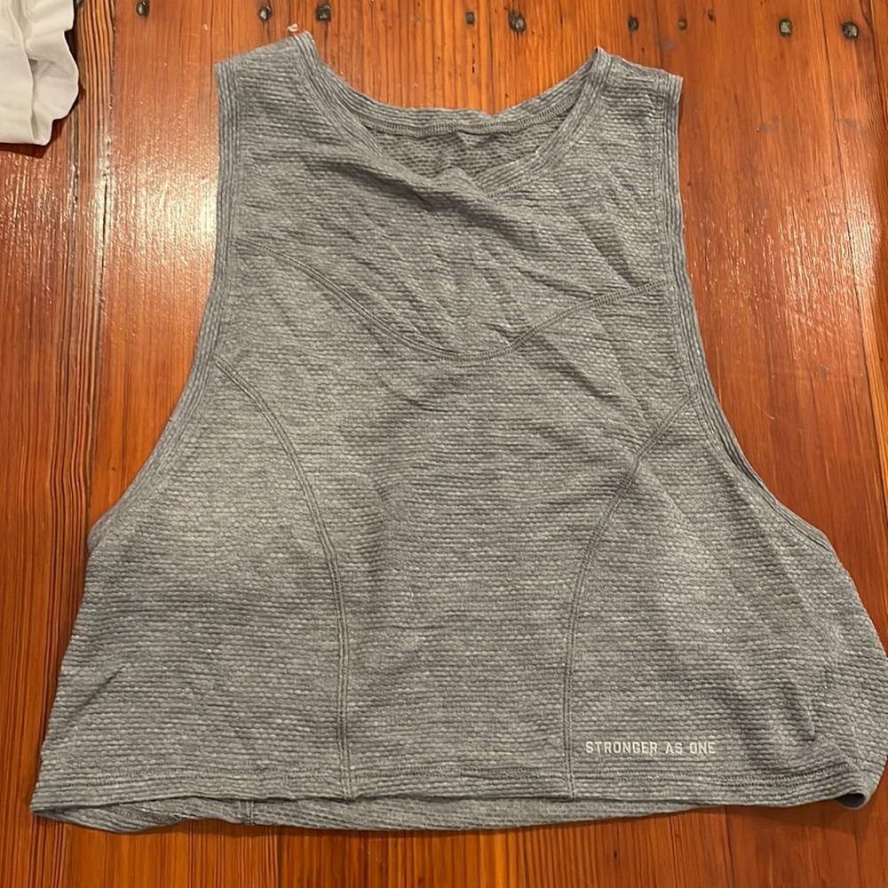 Lulu x Barry’s Crop Tank